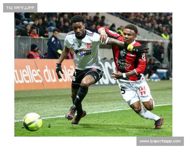 法甲亚眠成功保级庆祝活动热烈 市民街头齐欢庆 法甲亚眠成功保级庆祝活动热烈 市民街头齐欢庆