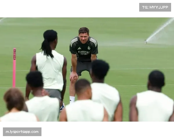 阿隆索执教皇马首赛季，阵型压缩与人员轮换受关注